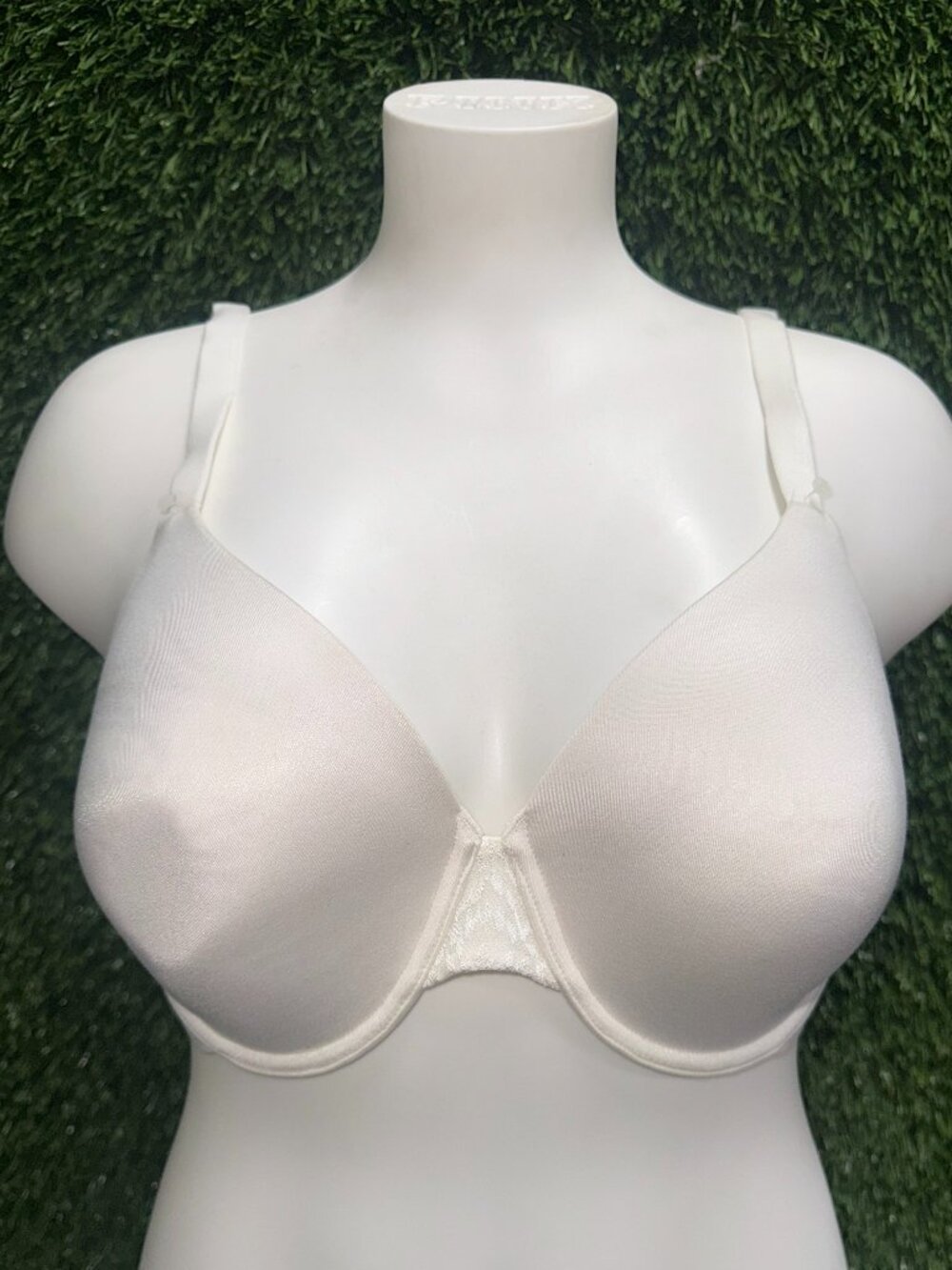 PRE-OWNED BALI COMFORT REVOLUTION SOFT TOUCH PERFECT WIRE BRA SZ 36DD